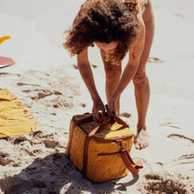 Load image into Gallery viewer, DAISY COOLER BAG LARGE - GOLDEN