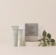 Load image into Gallery viewer, hand &amp; lip set

IVORY BLOOM
