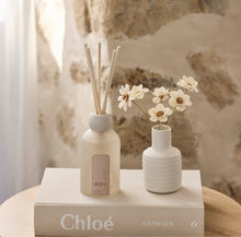 Load image into Gallery viewer, reed diffuser
APRICOT &amp; SWEET FIG
