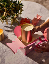 Load image into Gallery viewer, Holiday: Sweet Pea &amp; Jasmine Grand Goldie Candle 850g
